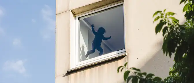 Трагедия в Благовещенске: малолетний воспитанник детского сада выпал из окна